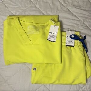 FIGS Men’s Scrub Top + Pants